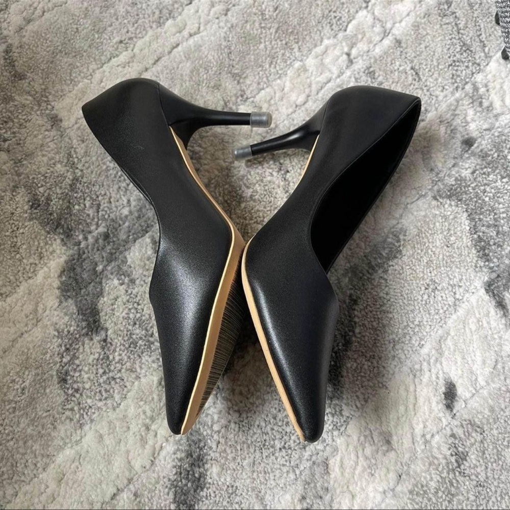 Classic smooth faux leather black pumps - Picture 10 of 10